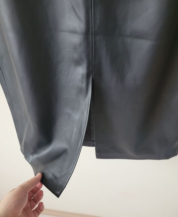 Nowa czarna spódnica ołówkowa z eko skóry prosta za kolano