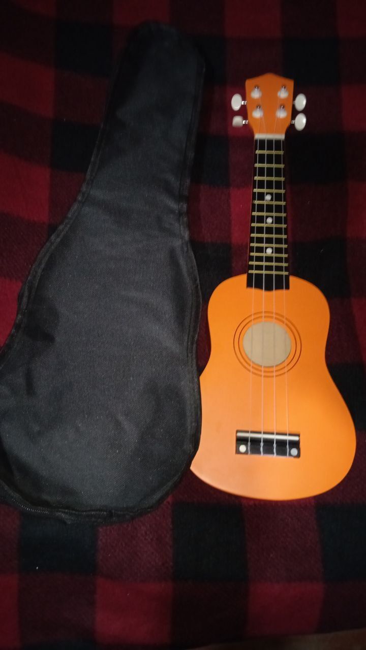 Гітара укулеле помаранчева