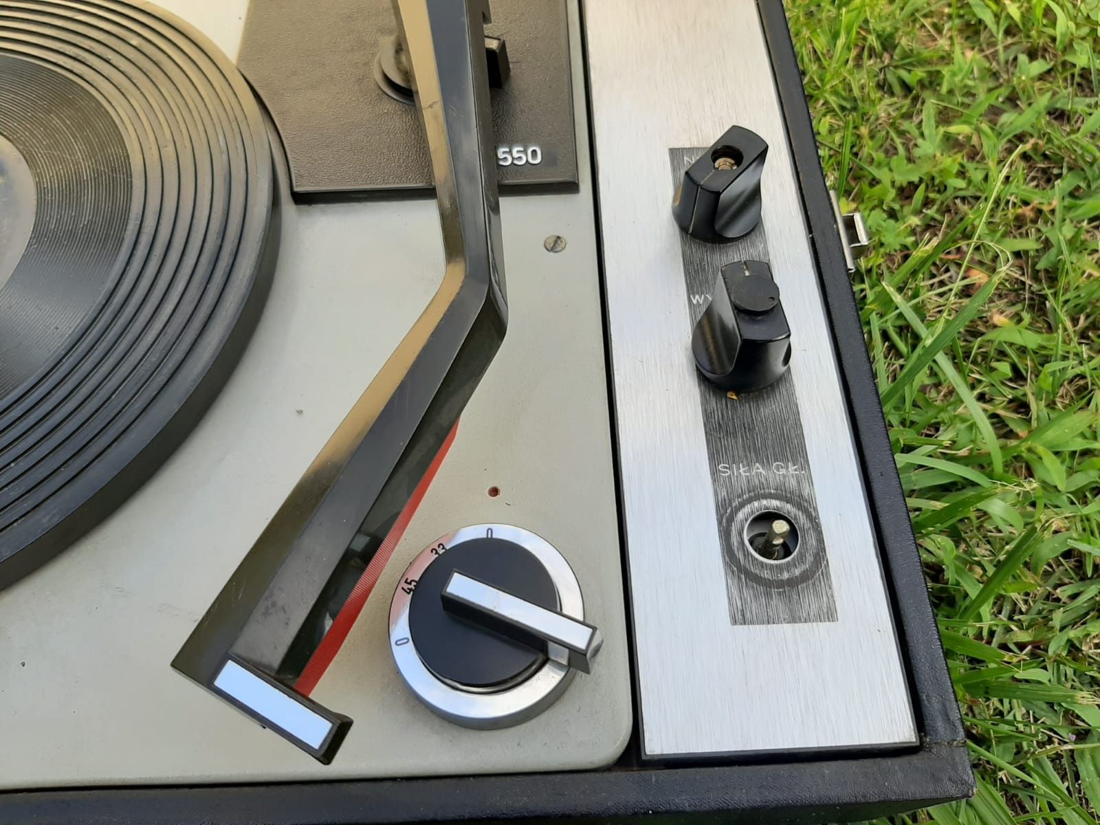 Zabytkowy gramofon walizkowy Unitra Fonica WG550