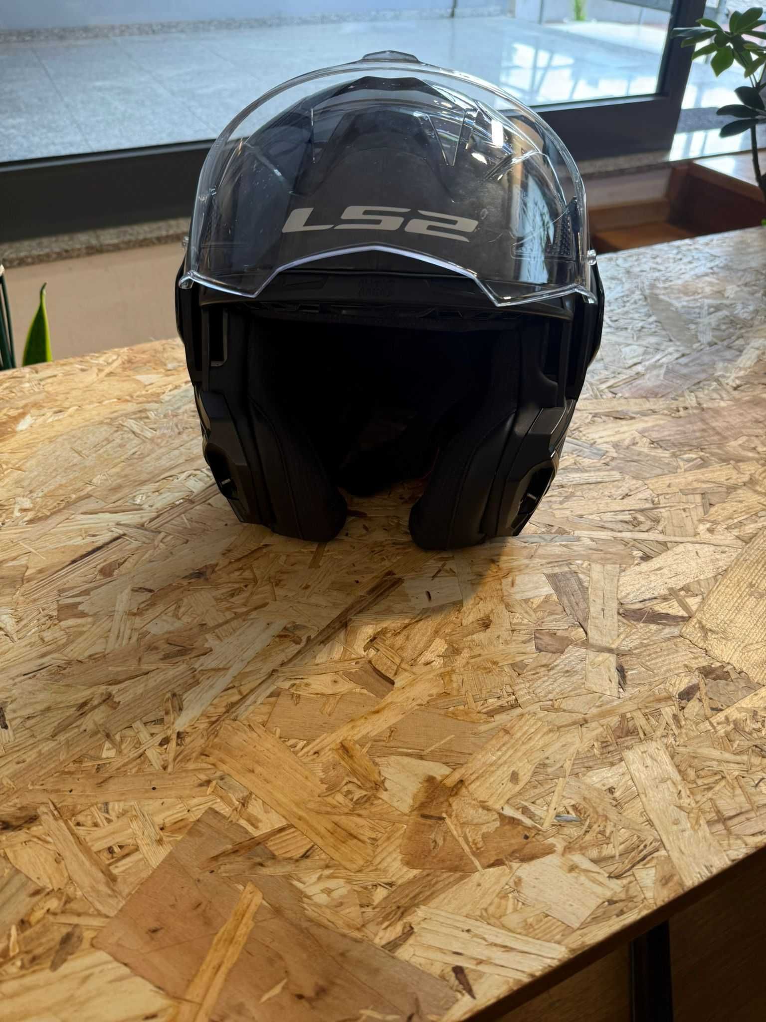 Capacete em Carbono_LS2_Modular como novo