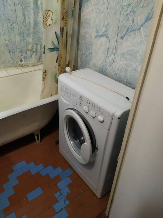 Сдаю комнату БЕЗ ХОЗЯЕВ,цена уже с коммунальными.на Радужном массиве