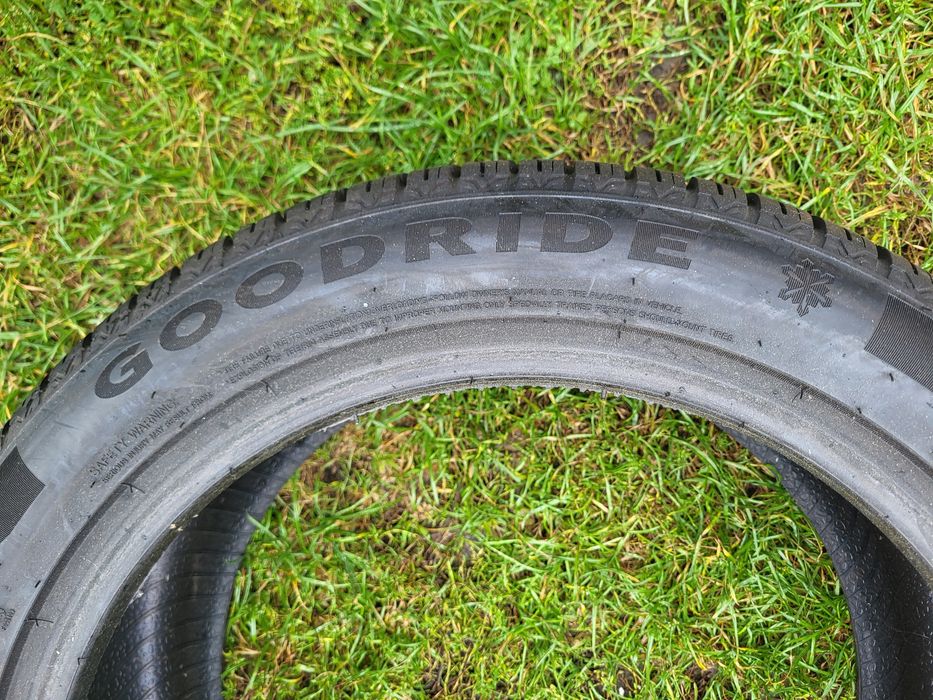 Nowe Goodride całoroczne wielosezon 2szt. 235/45/17