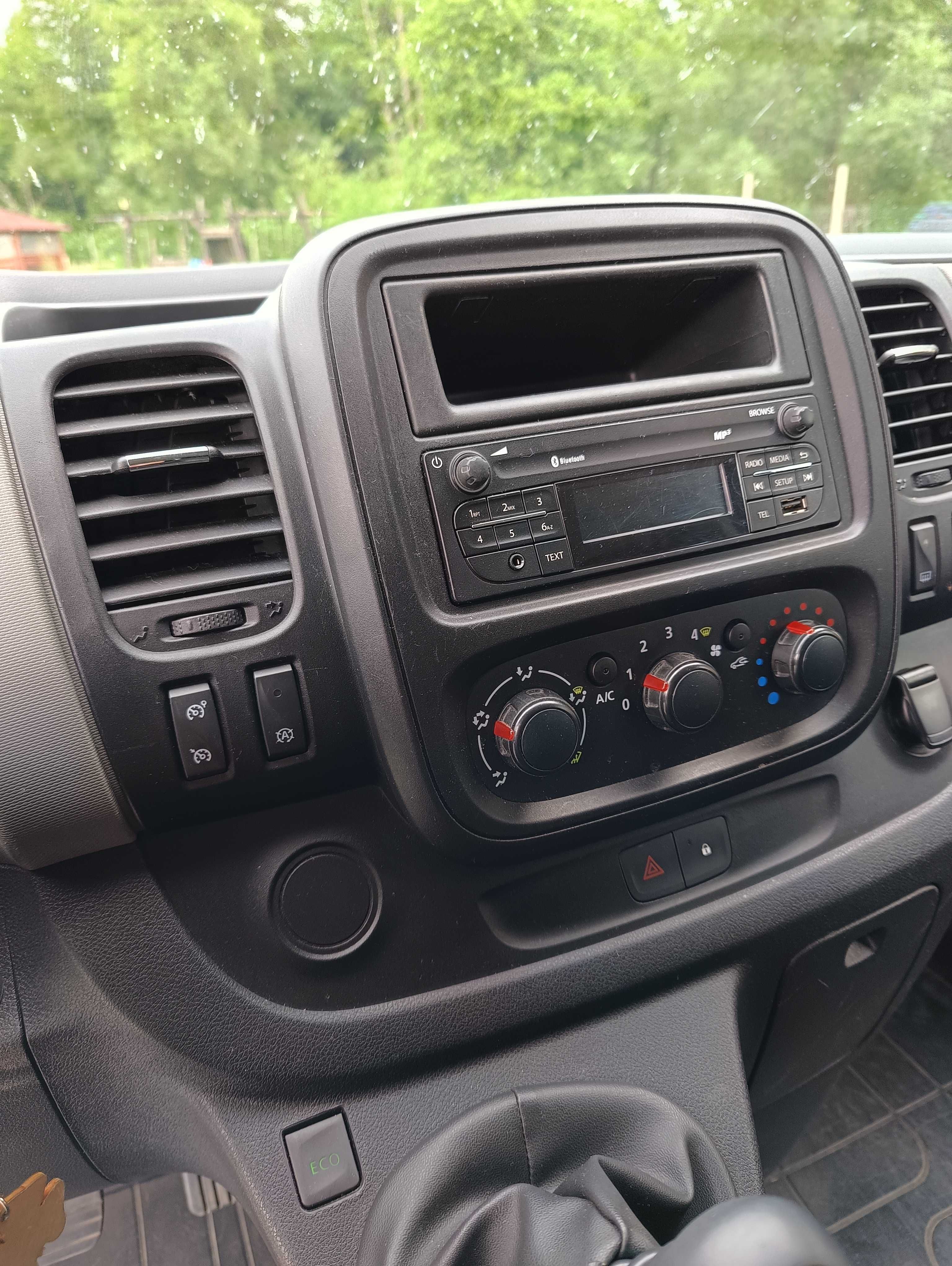 Renault Trafic 9 osób kamper 1 właściciel od nowości 122000km !!!