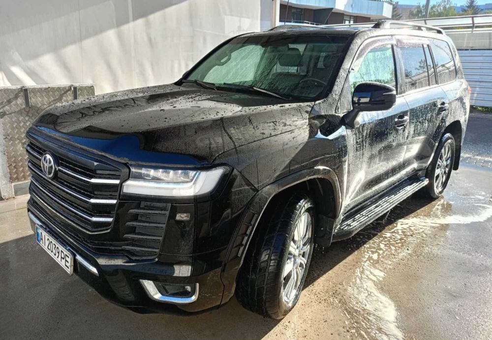 Обвес Toyota Land Cruiser 200 LC200 в Toyota Land Cruiser 300 LC300