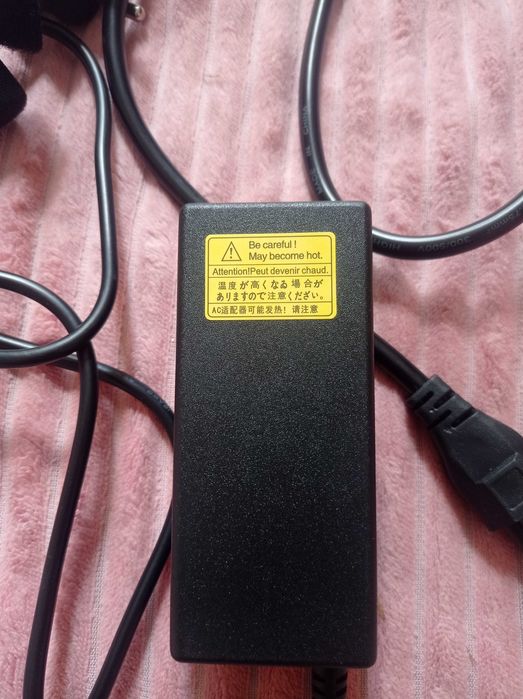 Продам Зарядний пристрій на Asus
