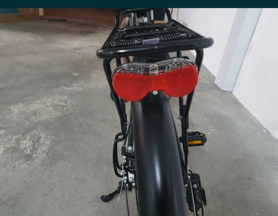 Bicicleta elétrica preta