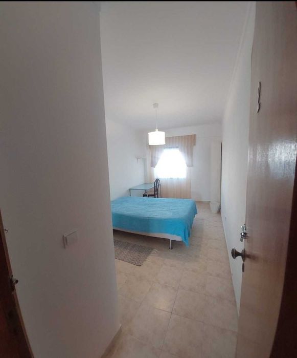 Quarto bem localizado