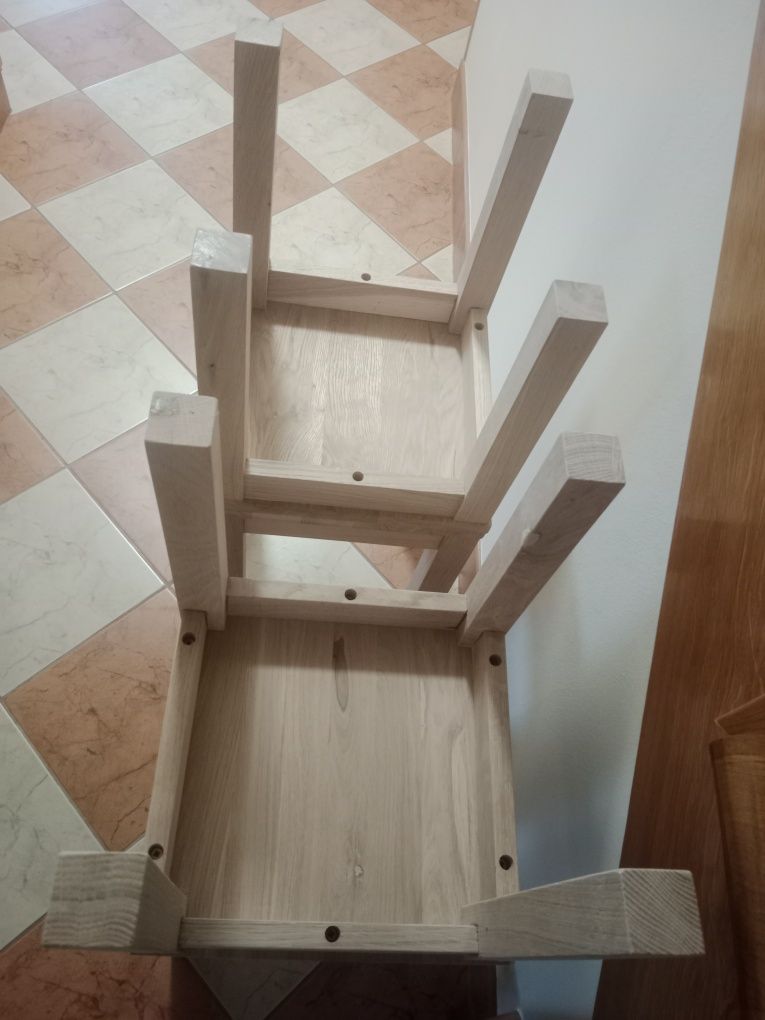 Taboret dębowy bezsęczny