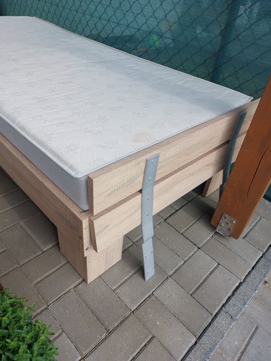 Łóżko 90x200 z materacem