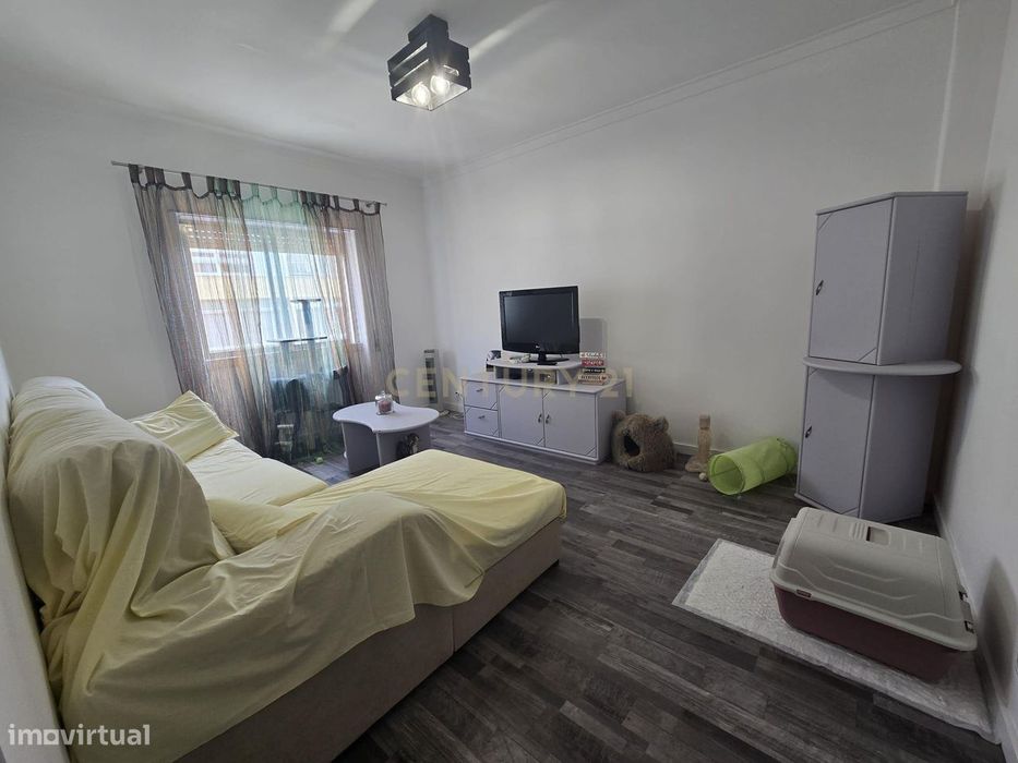 Apartamento T2 em Almada – 68.9m²  com Varanda fechada - 2º andar