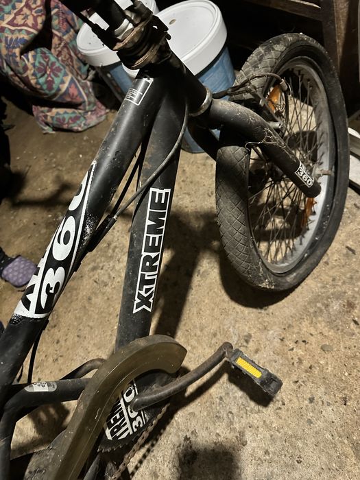 Bicicleta a precisar de restauração