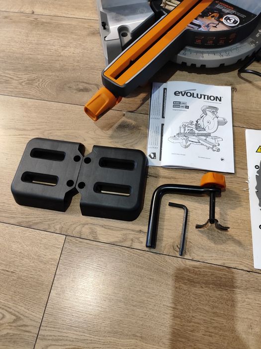 Piła ukosowa z posuwem Evolution R255SMS, jak nowa, rok 2024