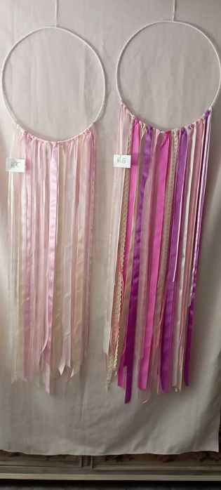 Łapacze snów ze wstążkami do pokoju dziewczynki