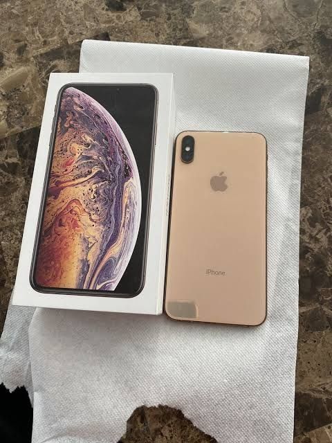 iPhone XS 64 gb golden rose