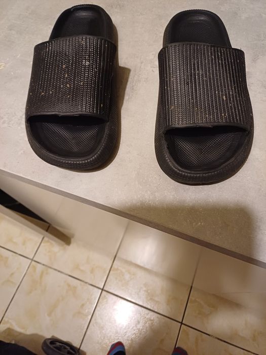 Sprzedam buty damskie r ozmiar 38 39 i bluzki damskie m za 50 zł