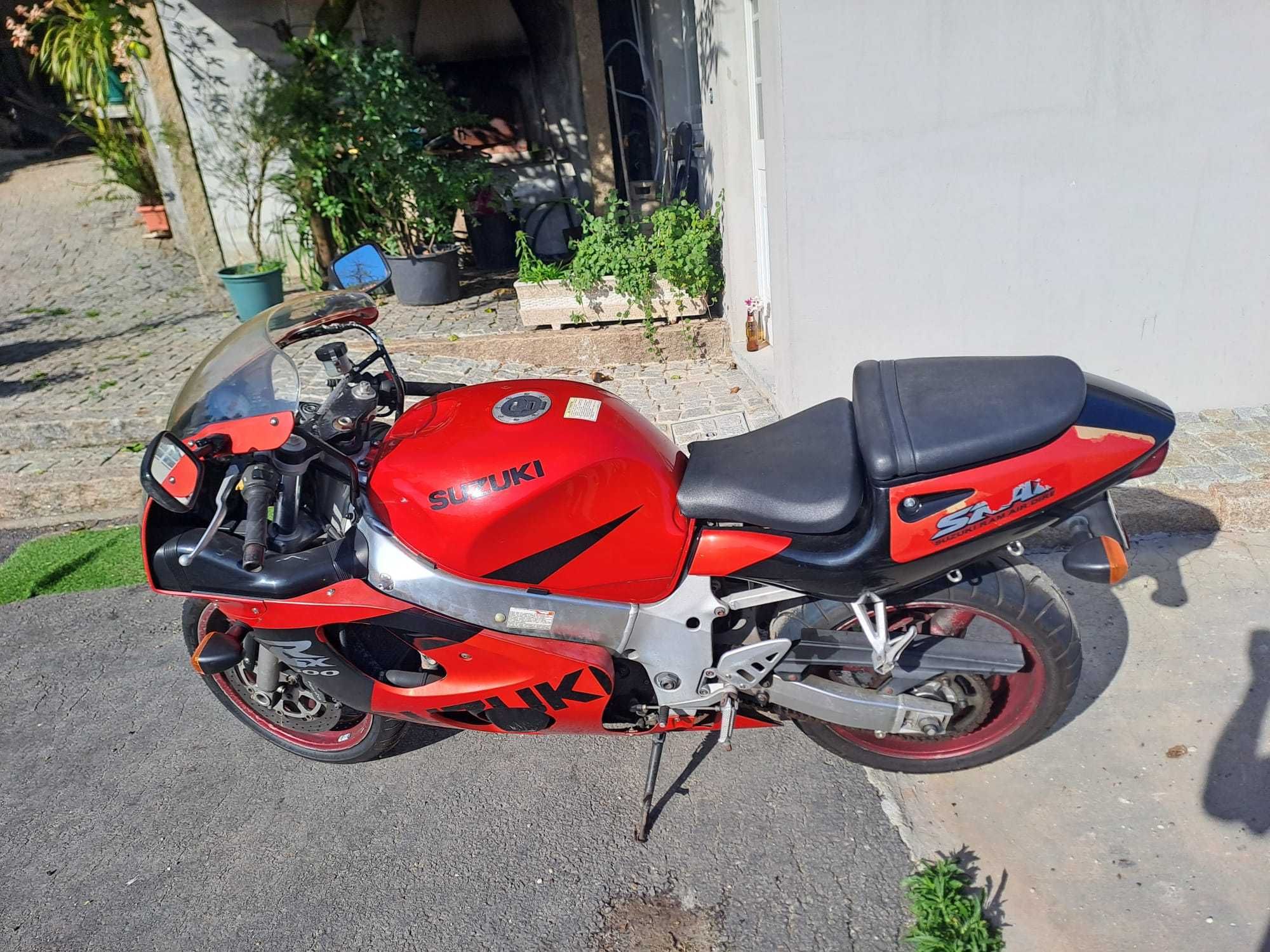 Suzuki GSX R 600 srad