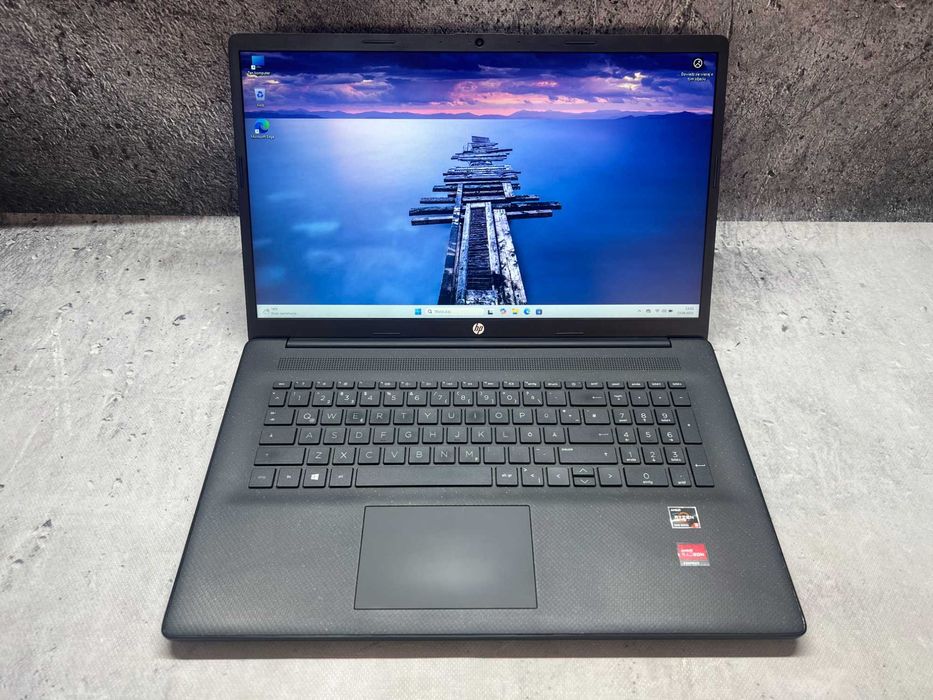 HP Pavilion 17 / Ryzen3 5300u / 16GB DDR4 / 256SSD / 17.3 HD+ / W11