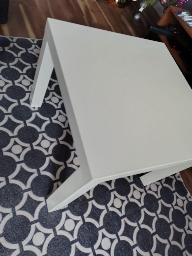 Zestaw mebli IKEA -Stolik LACK IKEA + 2 krzesła sundvik