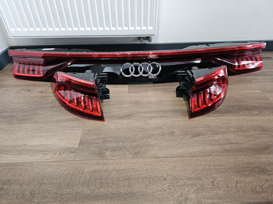 Комплект задніх ліхтарі фонарі фари стопи Audi Q8 SQ8 RSQ8 USA High