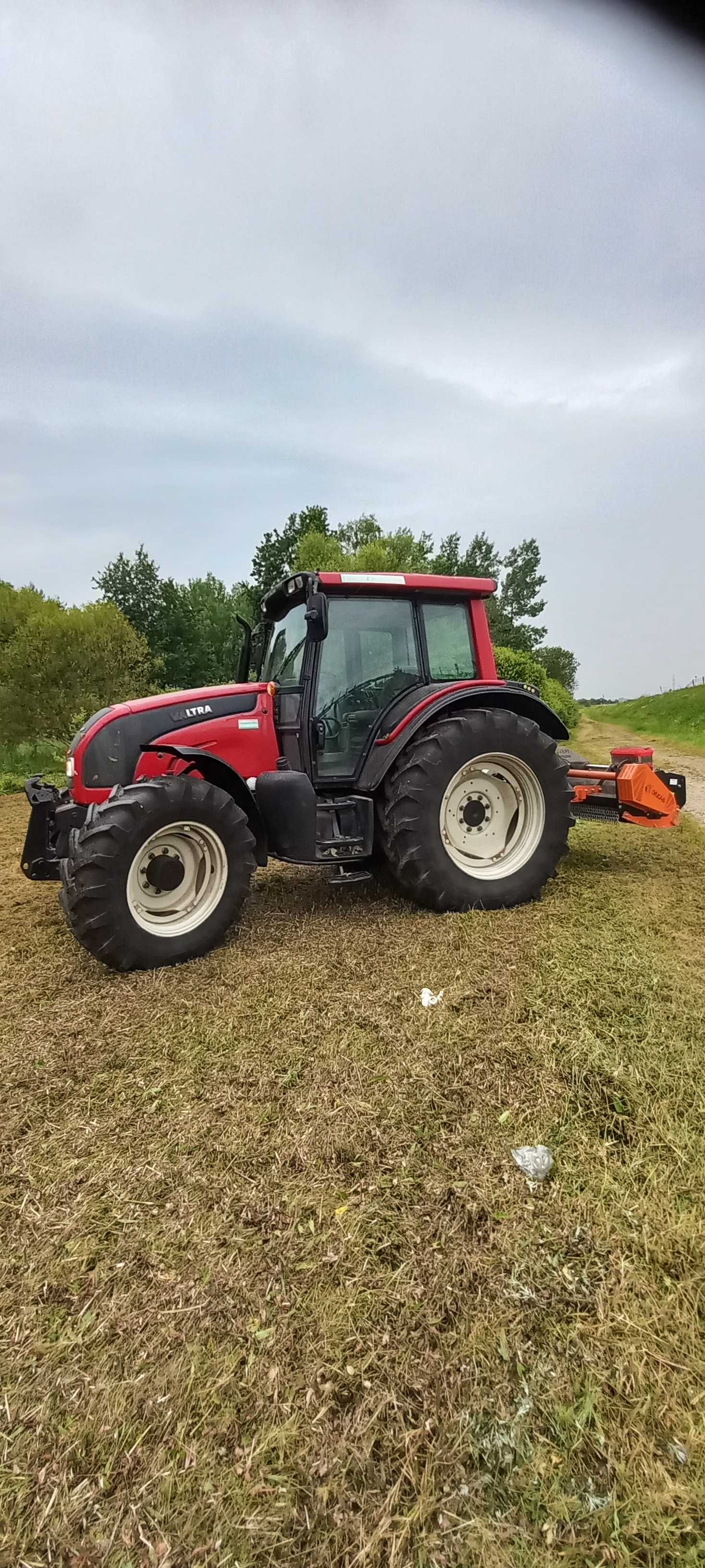 Koszenie traw, nieużytków kosiarką bijakową i mulczerem leśnym