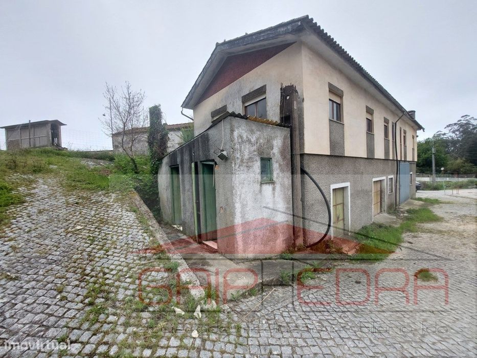 Moradia T6 com jardim, garagem e vistas na montanha