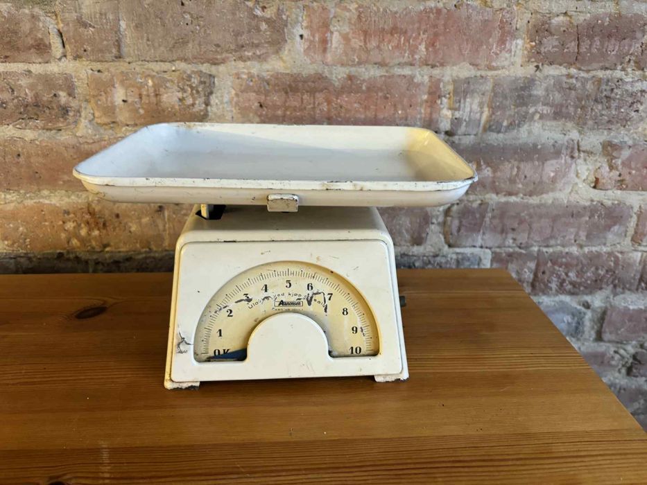 Stara waga kuchenna