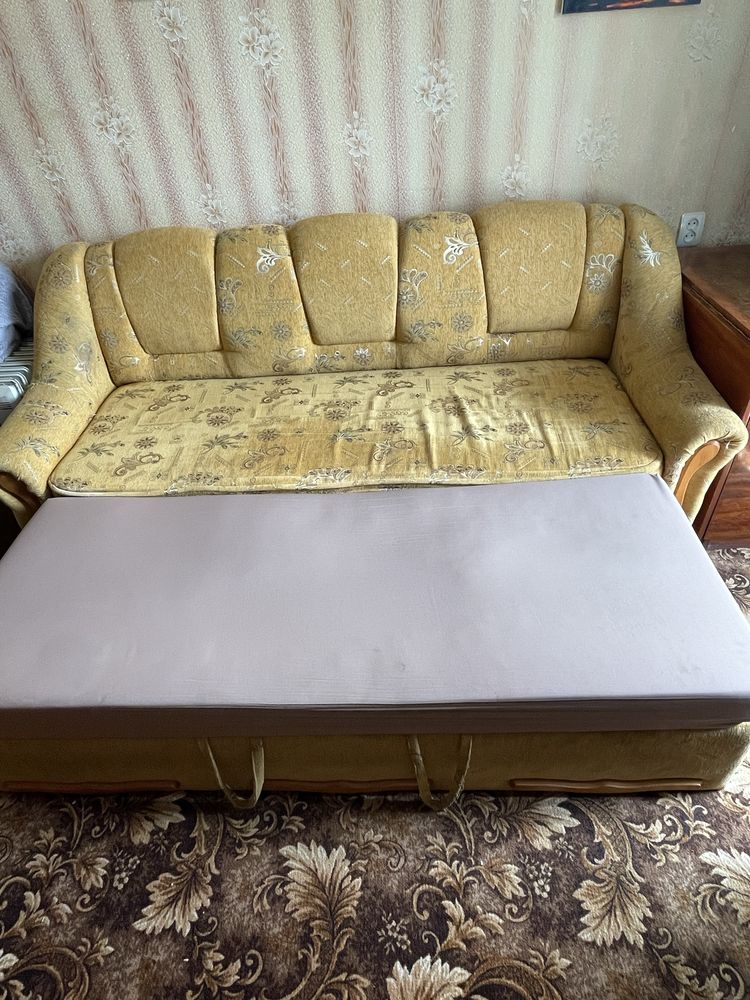 Продам диван в задовільному стані