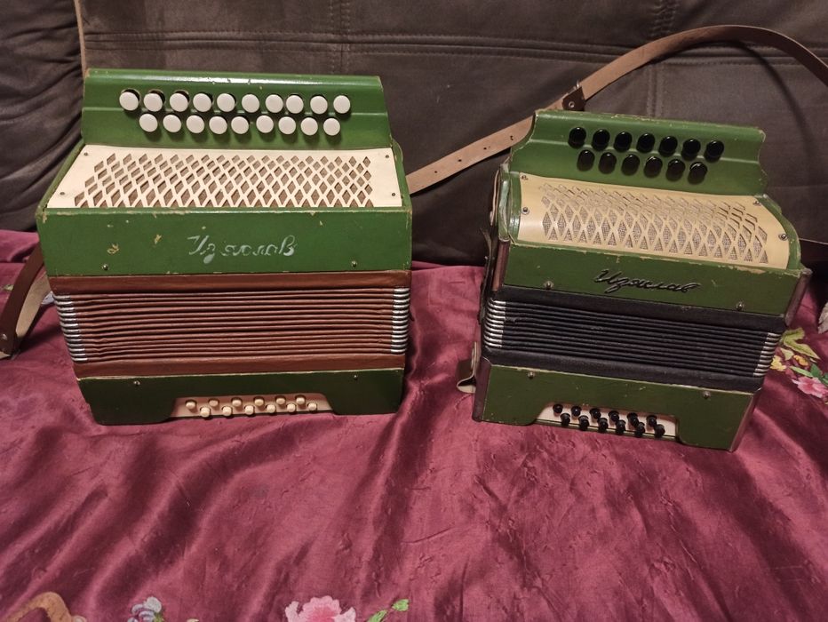 Гармонь ,, Ізяслав,, гармошка для юних гармоністів