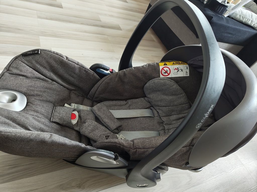 Witam sprzedam fotelik samochodowy cybeks z bazą izofix