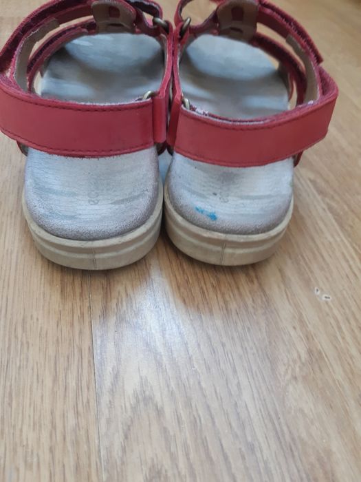 Продам санділі босоніжки на дівчинку Ессо 34 розмір