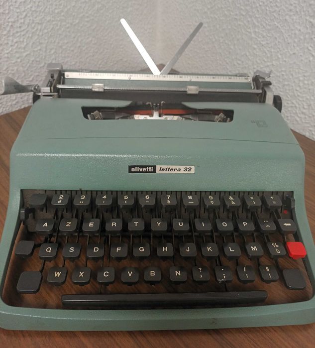 Máquina de escrever Olivetti Lettera 32