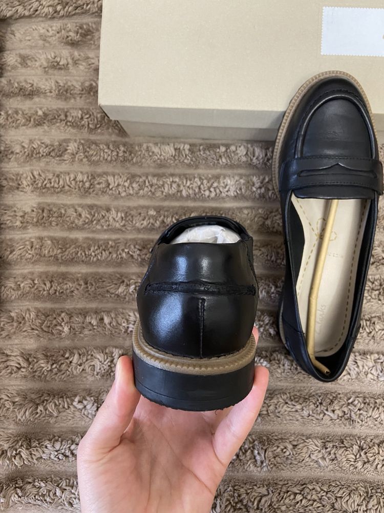 Продам лофери Clarks