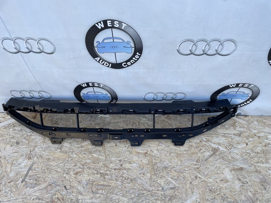 Решітка переднього бампера Audi E Tron Q8 4KE решітка бампера низ