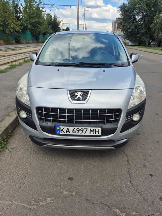 Продам Peugeot 3008  2011