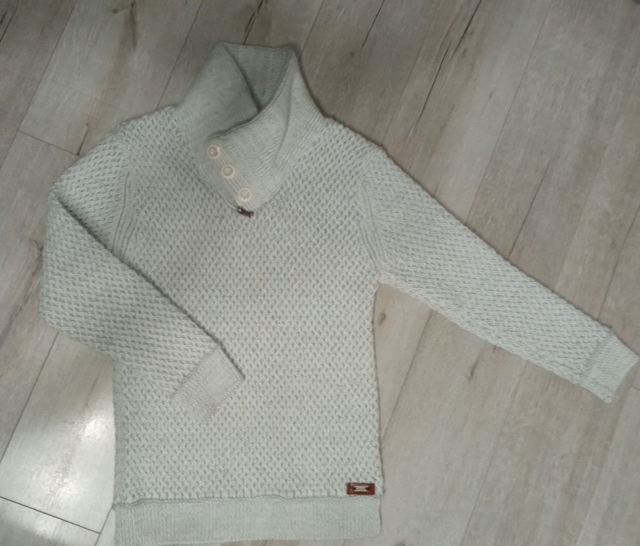 Męski sweter ze stójką