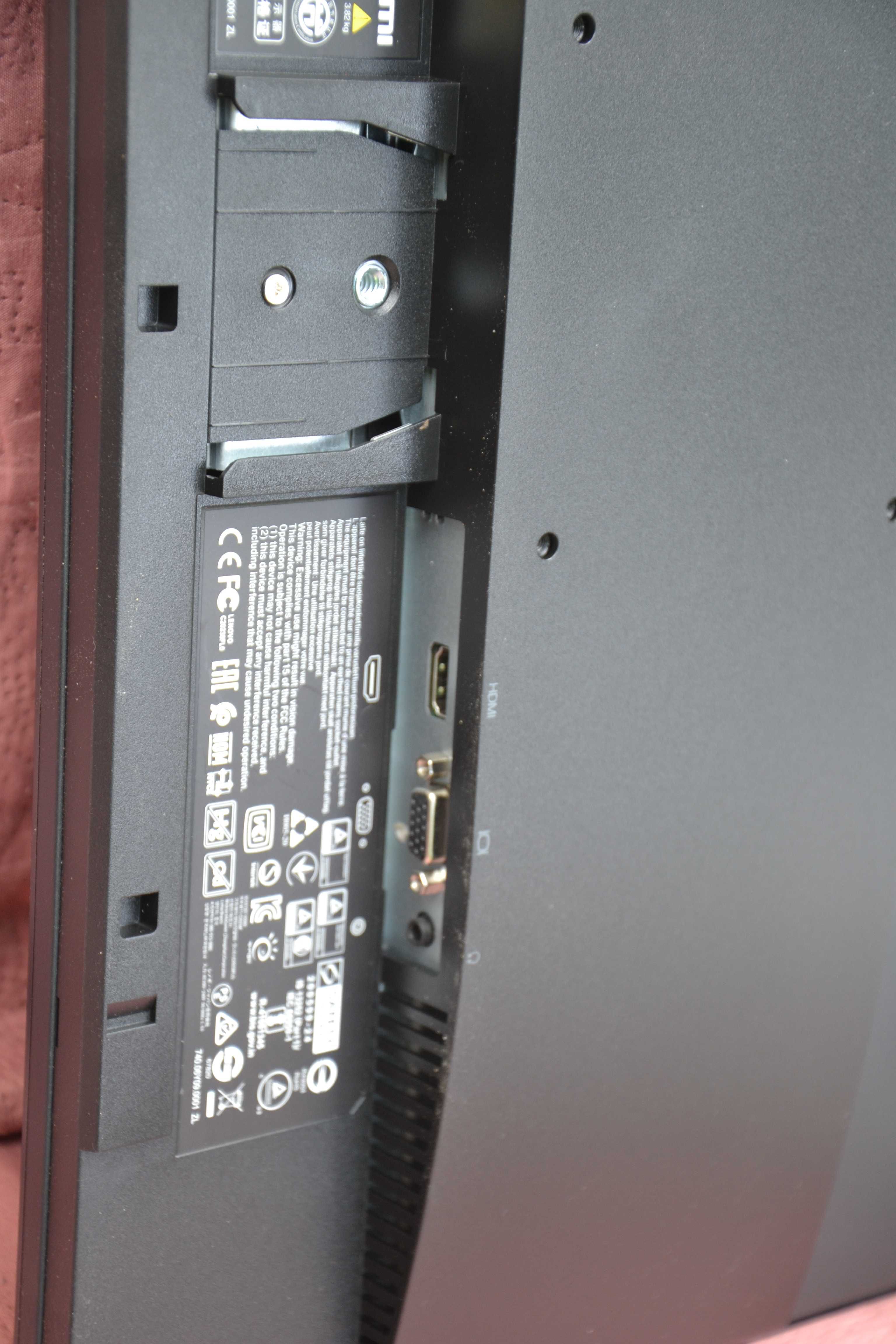 Monitor Lenovo L24i-30 rysa