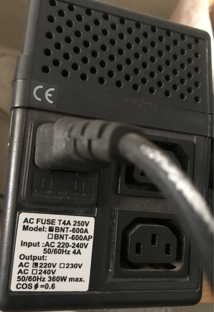Источник бесперебойного питания ИБП Powercom BNT-600A AC FUSE T4A 250V
