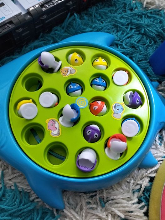 Zabawki dla dziecka, auta, piłki, sorter