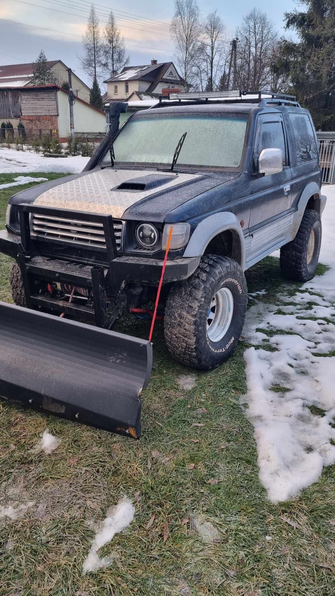 Mitsubishi Pajero z pługiem *Pług* *OFFROAD* Do odśnieżania 4x4