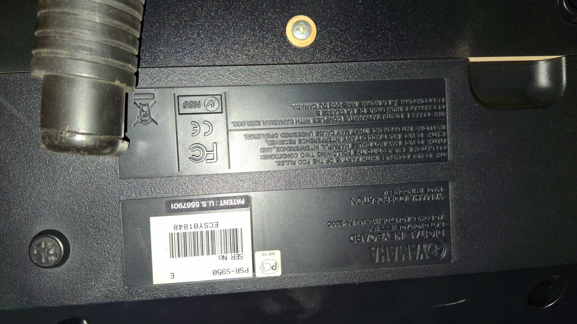 Keyboard Yamaha PSR-S950 - bardzo dobry stan + stojak
