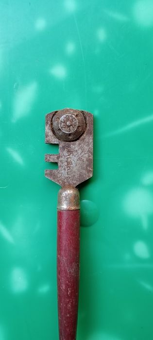 Stary nóż do szkła