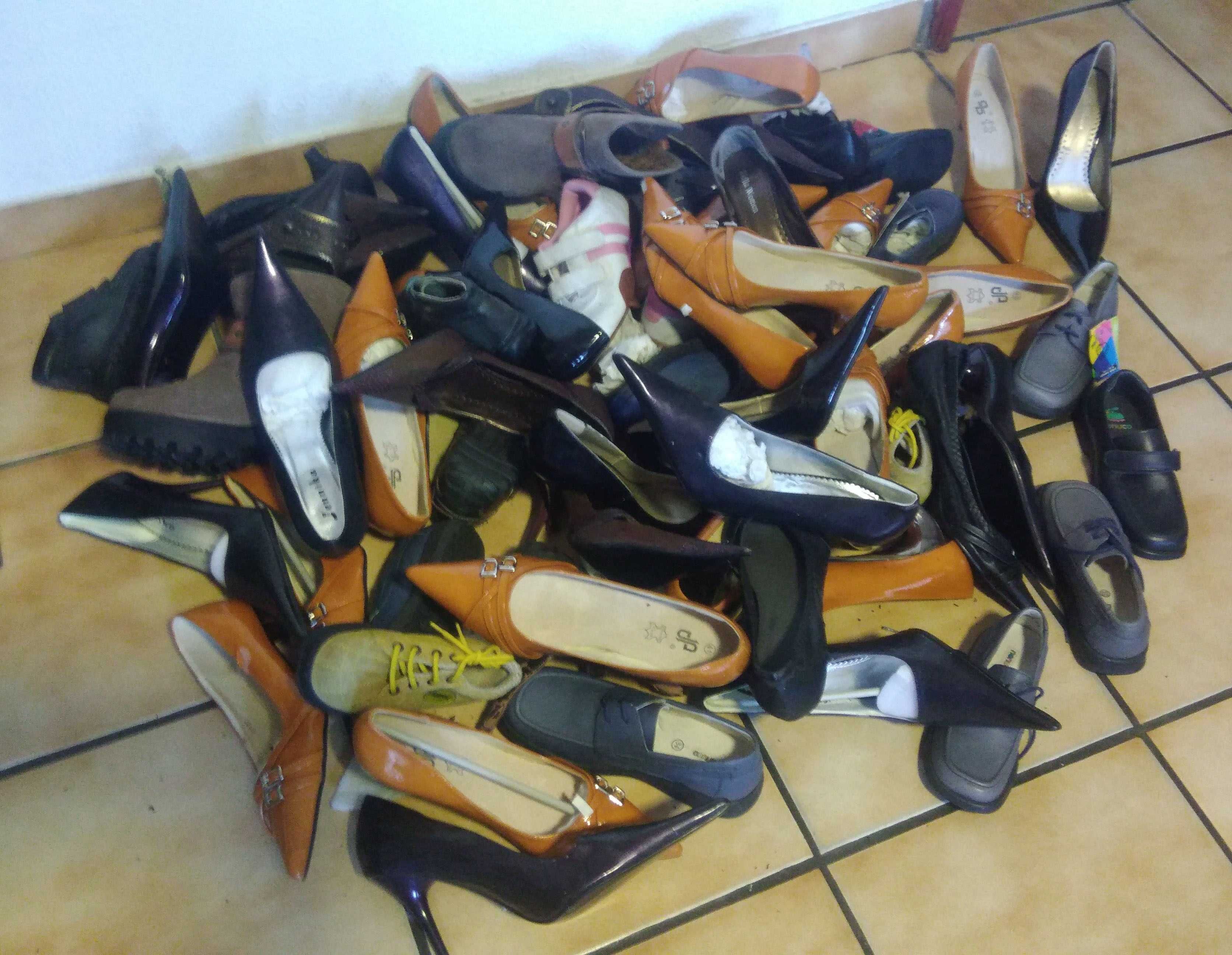 Lote de calçado - 30 pares (feirantes)