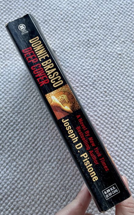 Livro: "Donnie Brasco: Deep Cover", de Joseph D. Pistone