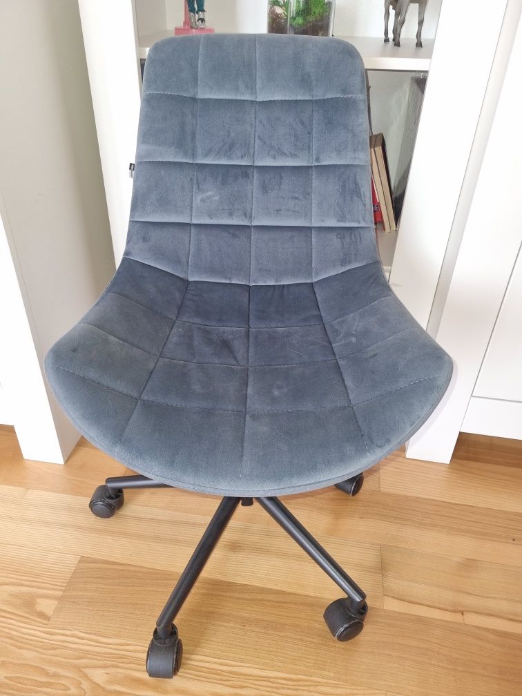 Welurowe krzesło obrotowe do biurka/toaletki