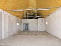 Armazém com 183 m2