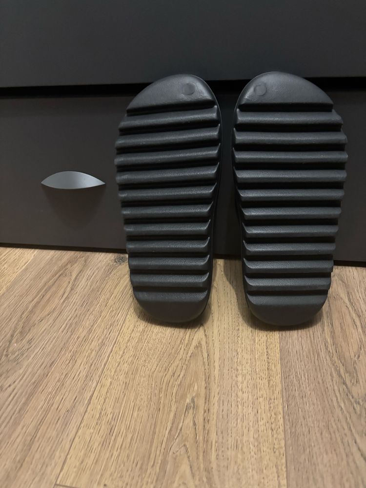 Yezzy slide.