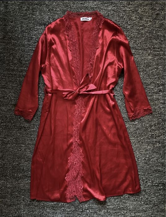 Червоний атласний халат, розмір L