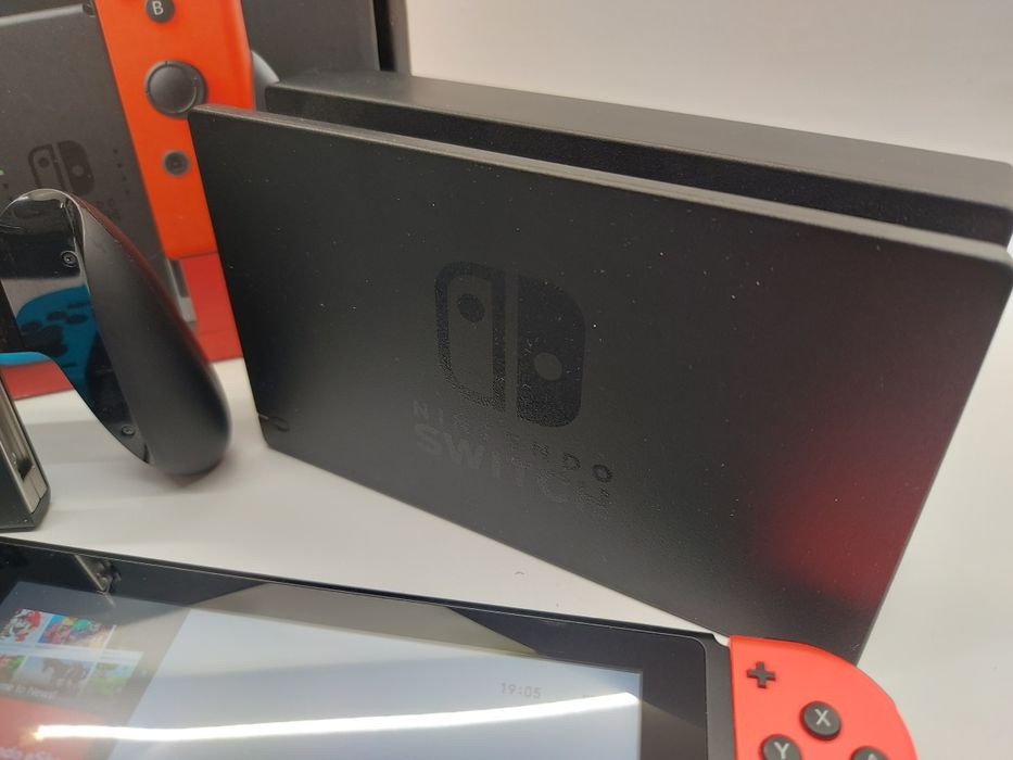 Konsola Nintendo Switch zestaw + etui gratis