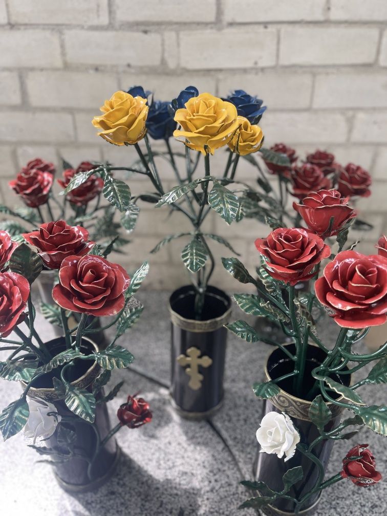 Кована роза ,Кованая роза ,Кована троянда ,квіти на цвинтар .