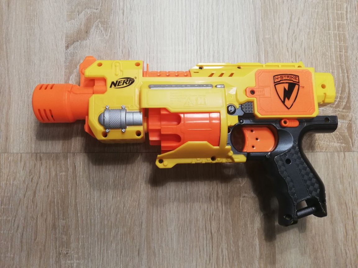 Nerf Hasbro pistolet wyrzutnia + gratis